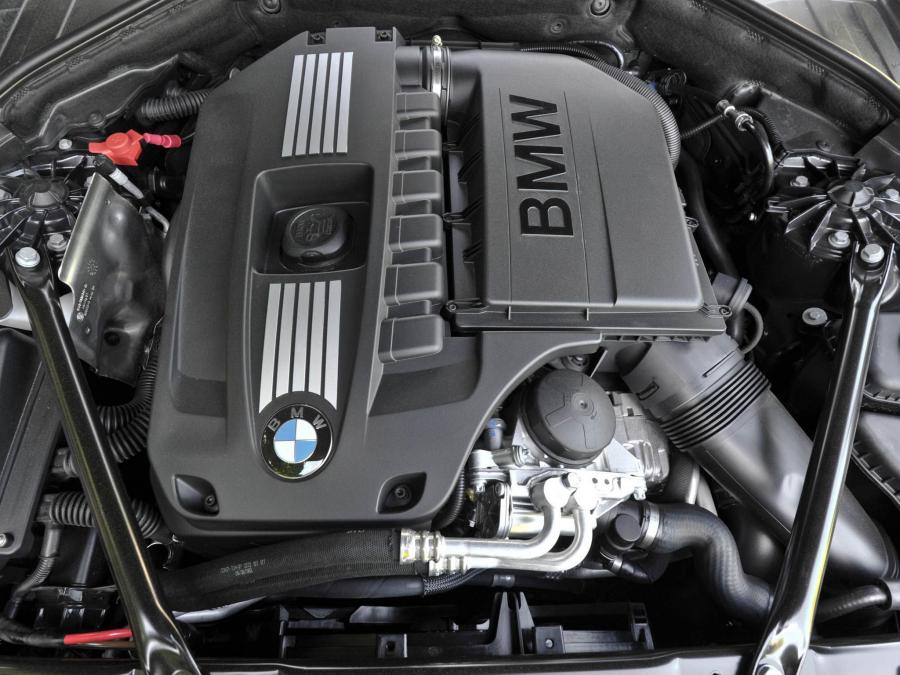  BMW 740i 2010 года  (US) (фото 2 из 5)